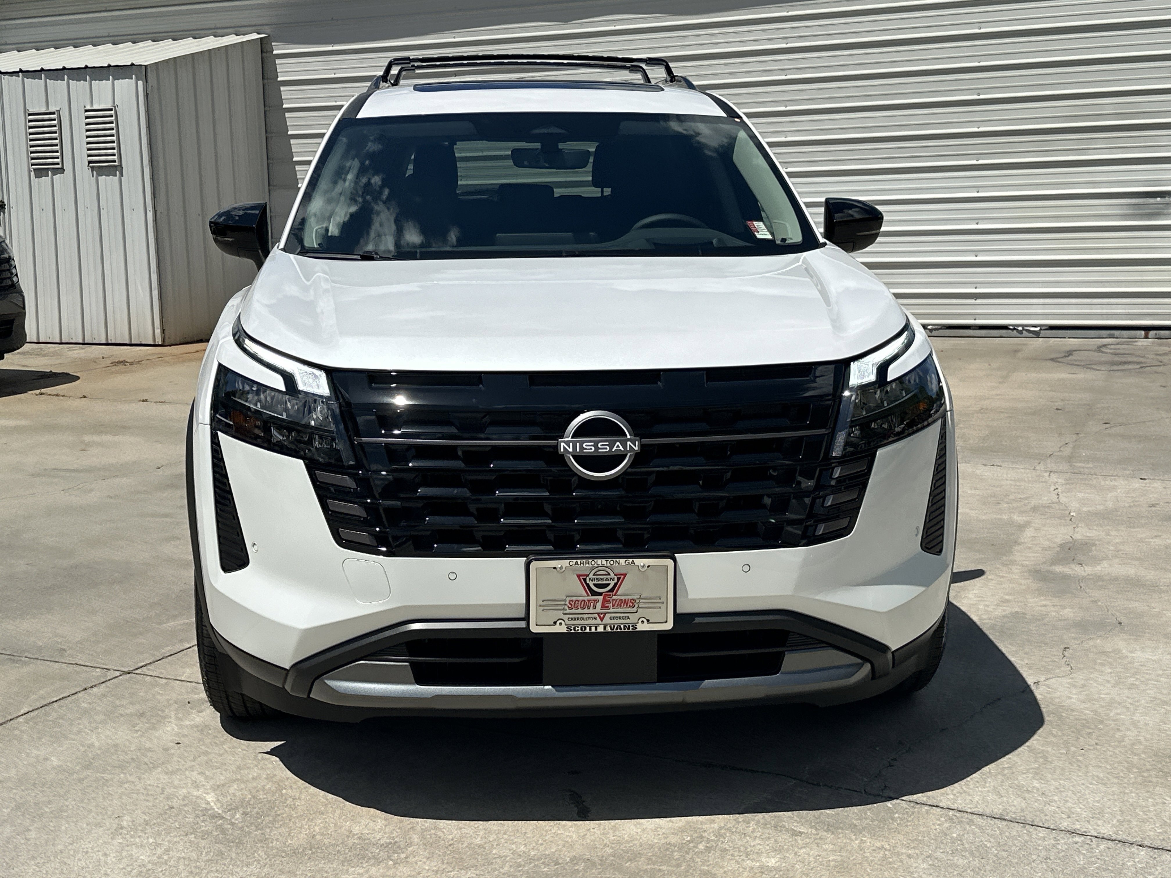 New 2026 Everest White Pearl Tricoat Nissan Platinum image 3