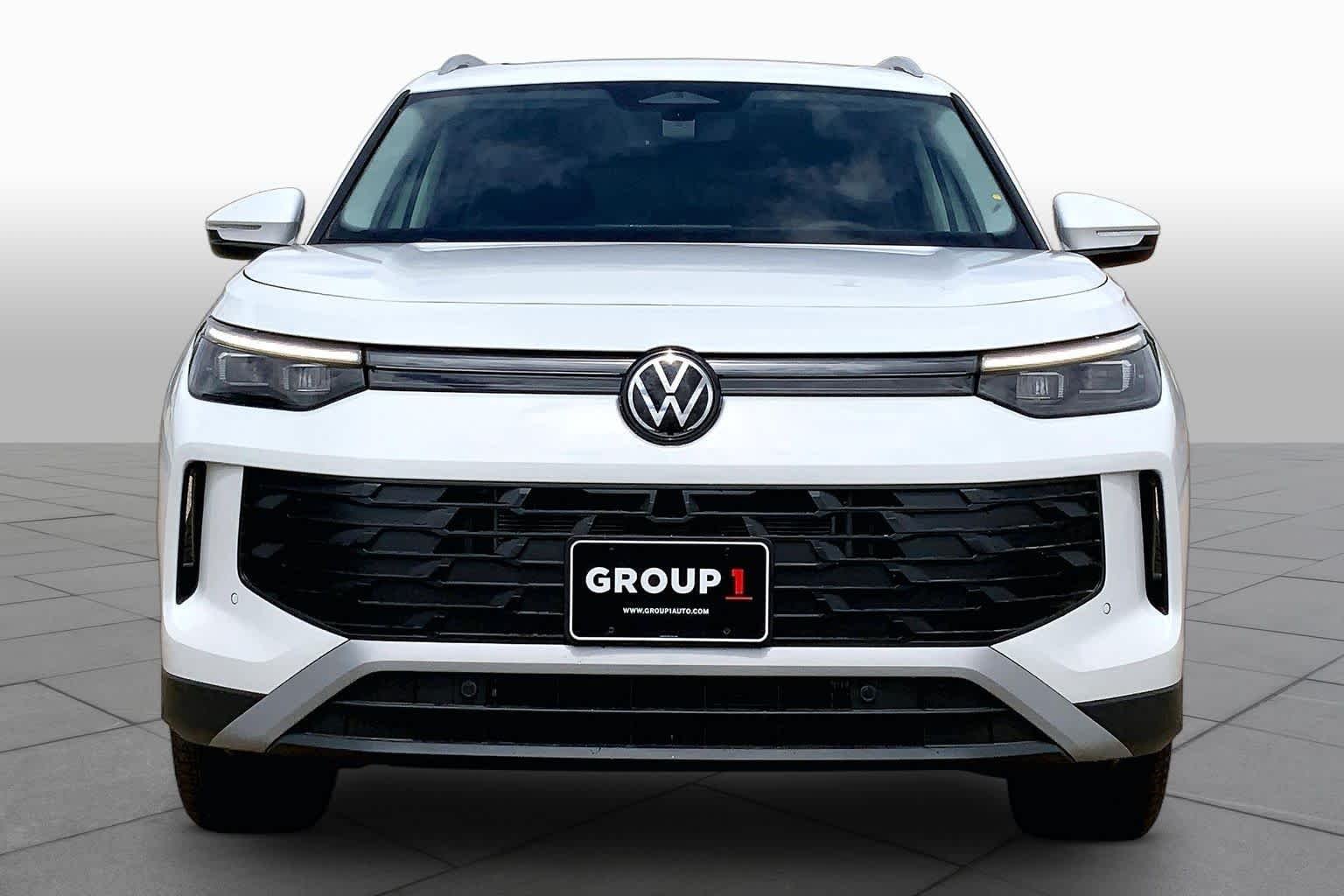 New 2026 Pure White Volkswagen SE image 3