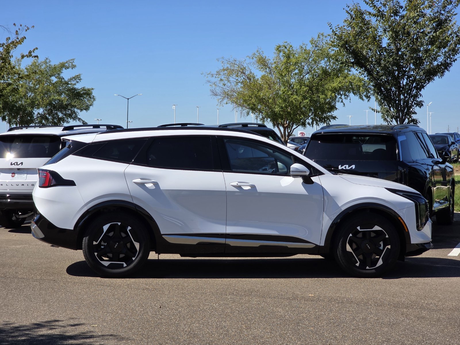 Used 2026 White Kia SX image 3