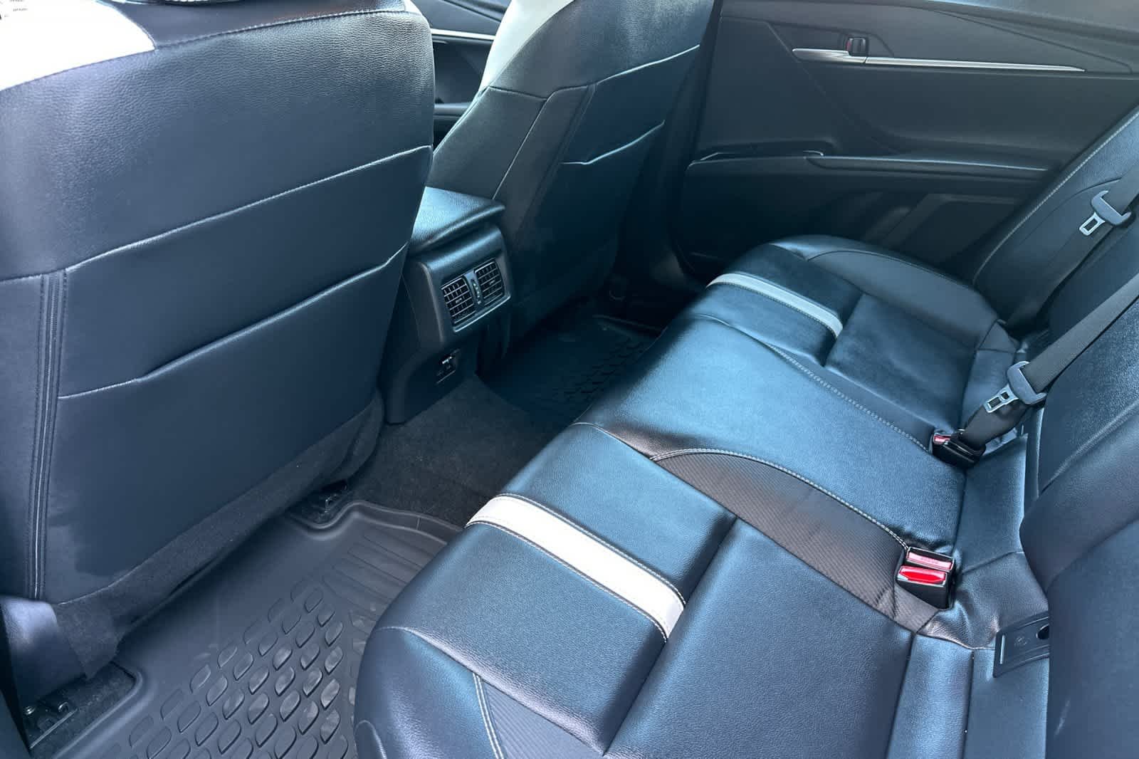 Used 2025 Ocean Gem Toyota SE image 12