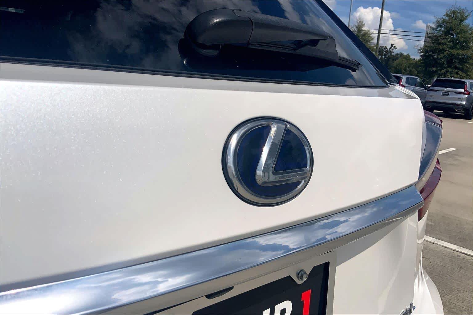 Used 2018 Eminent White Pearl Lexus  image 30
