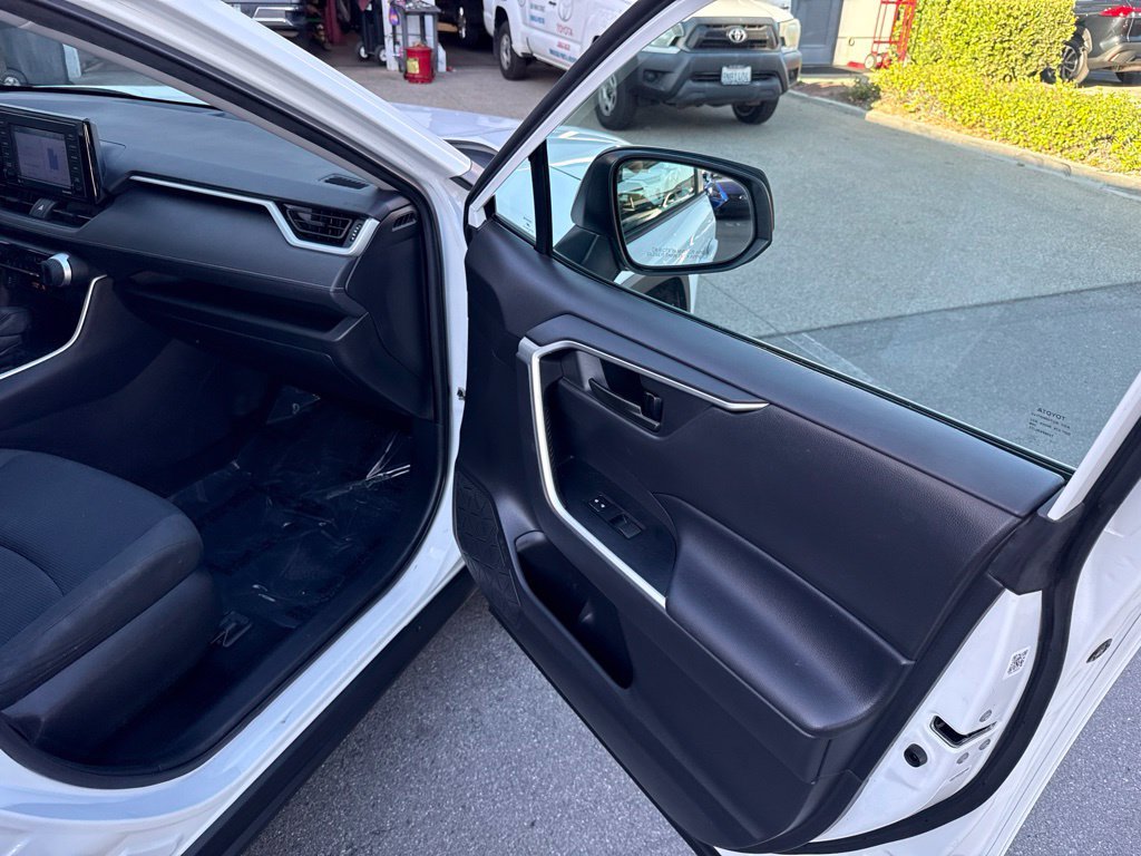 Used 2021 White Toyota LE image 27