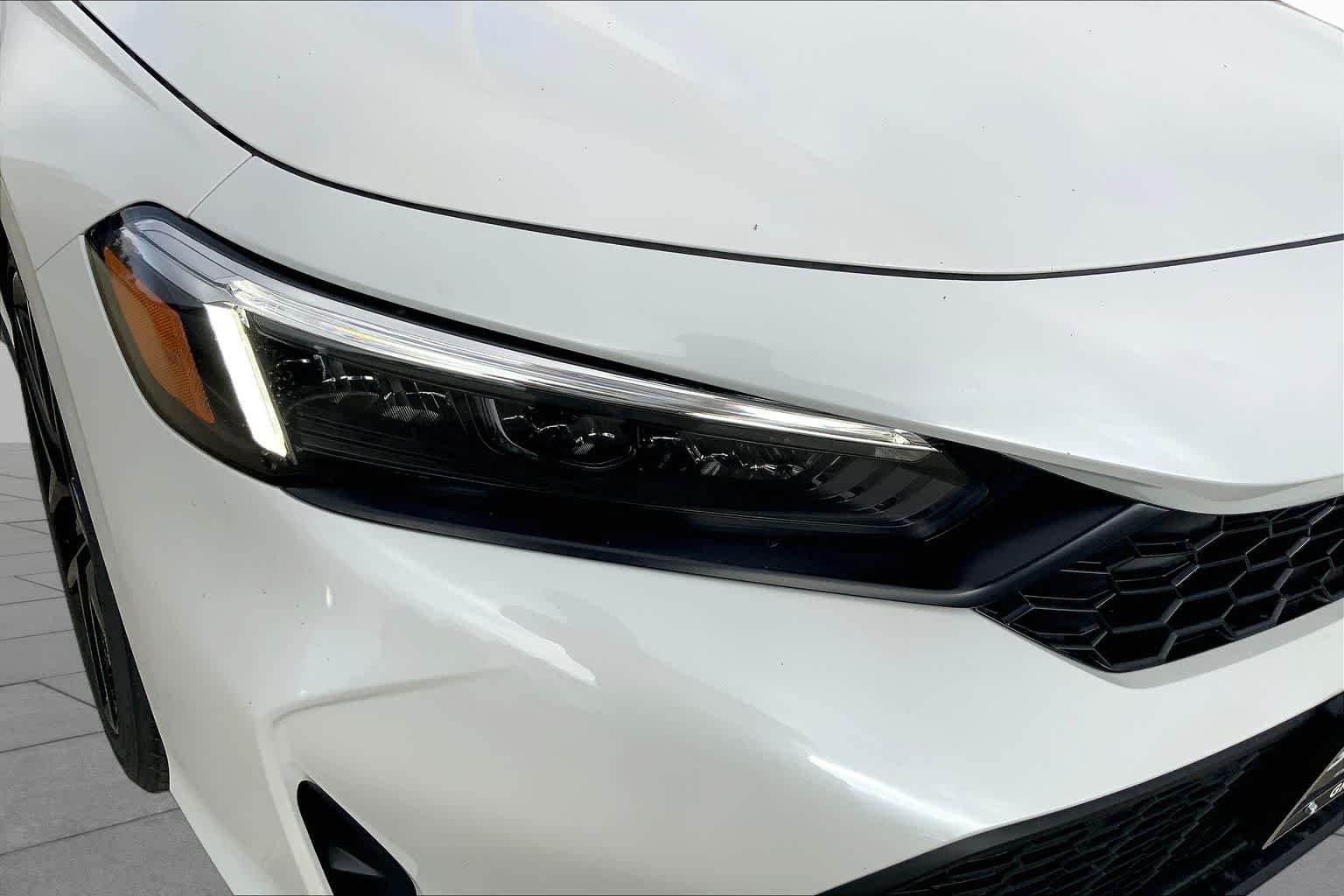 New 2026 Platinum White Pearl Honda FWD Sport image 13