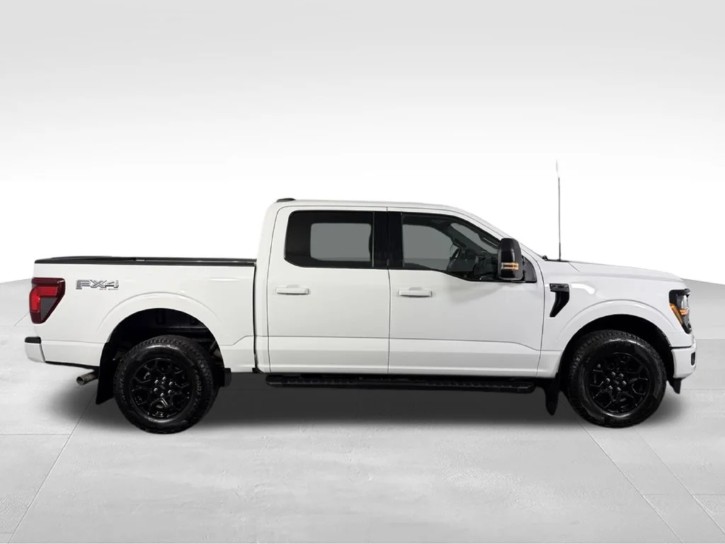 Used 2025 Oxford White Ford XLT image 6