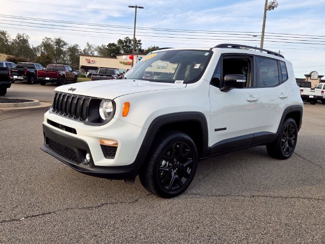 Used 2023 White Jeep Altitude image 3