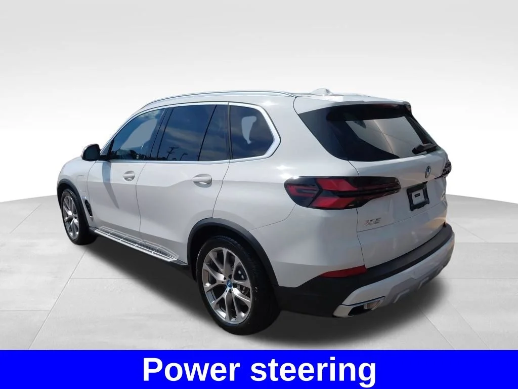 Used 2025 White BMW xDrive50e image 19