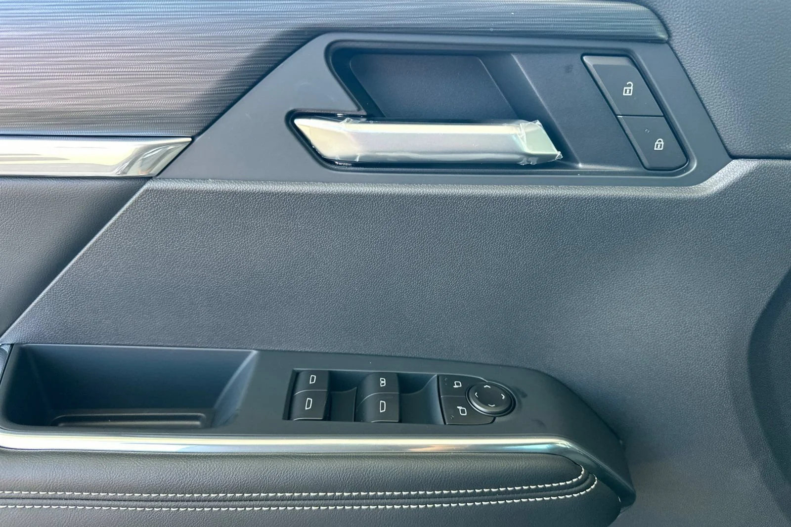 New 2026 Sterling Metallic GMC Elevation image 9