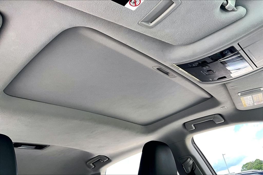 Used 2019 White Lexus 350 image 27