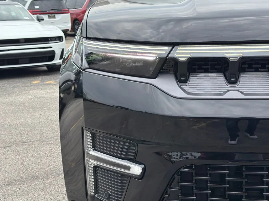 New 2026 High Gloss Black Exterior Paint Jeep Limited Reserve image 13