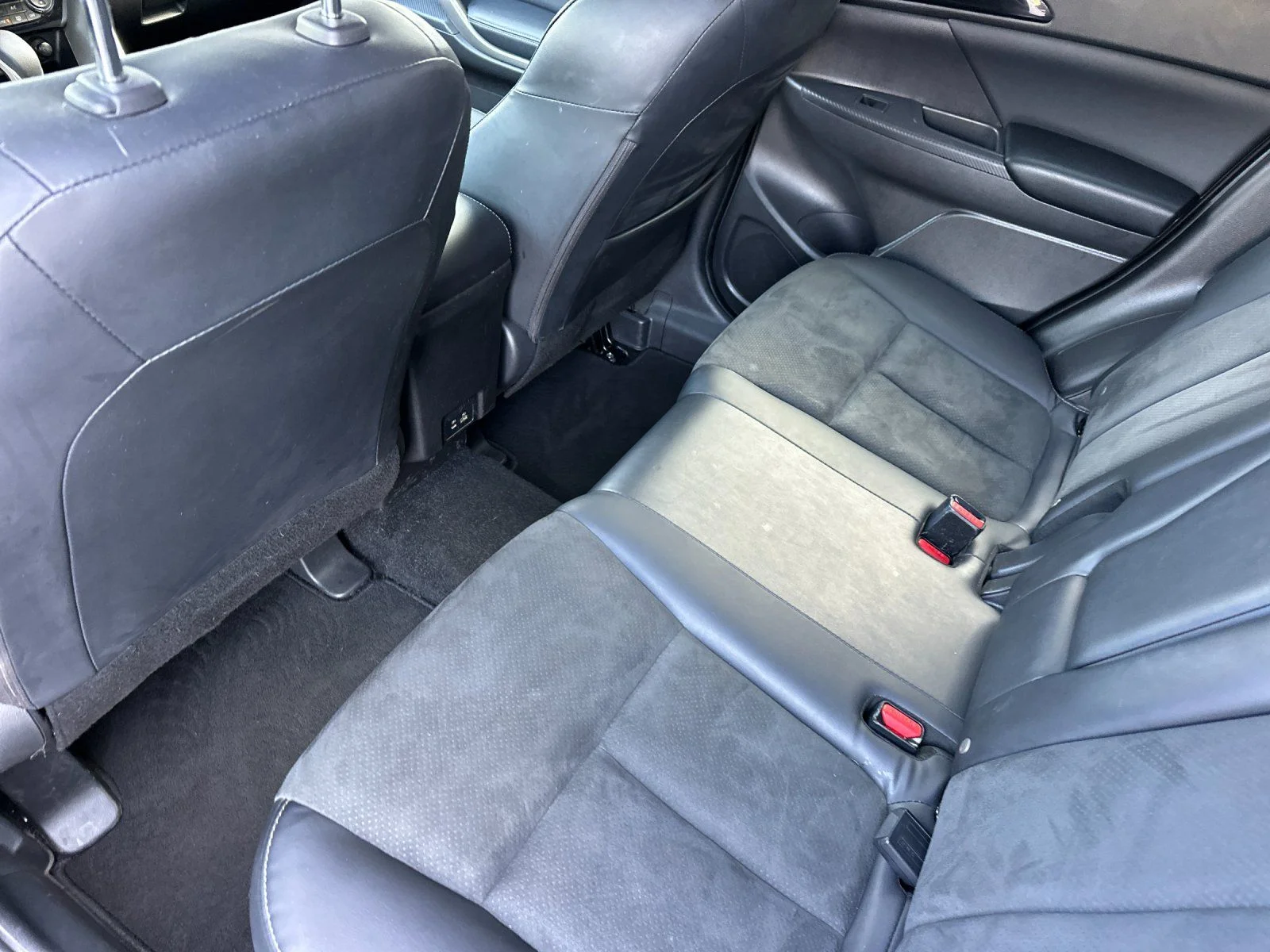 Used 2025 Black Mitsubishi SE image 11