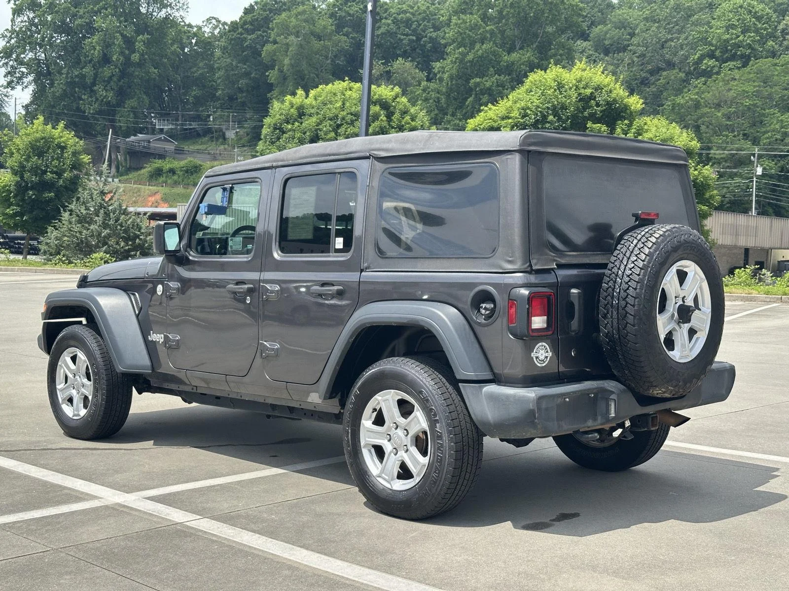 Used 2018 Granite Crystal Clearcoat Metallic Jeep Sport S image 5