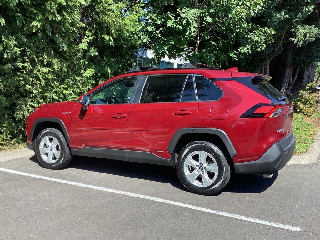 Used 2020 Red Toyota XLE image 9