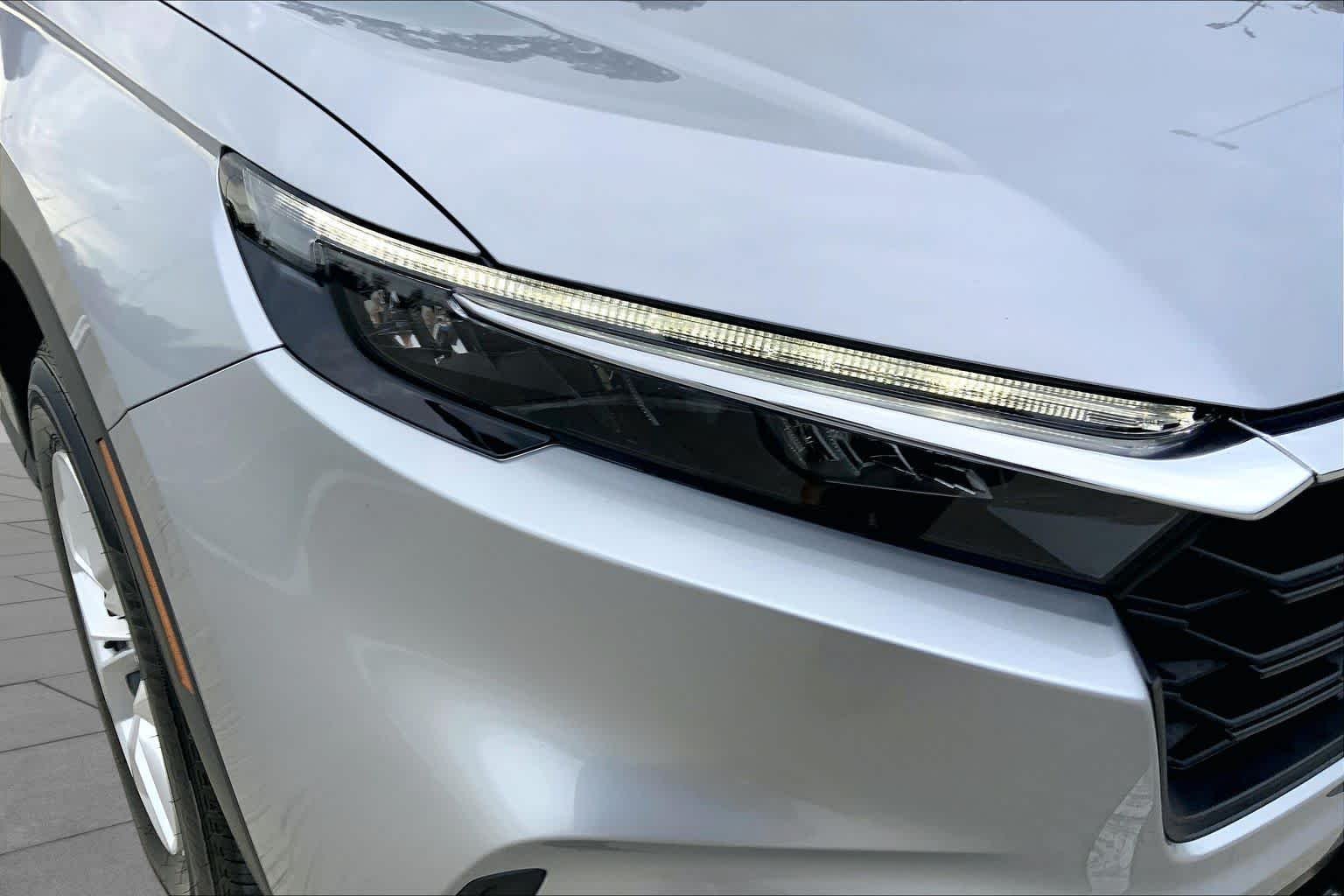 Used 2026 Solar Silver Metallic Honda LX image 27
