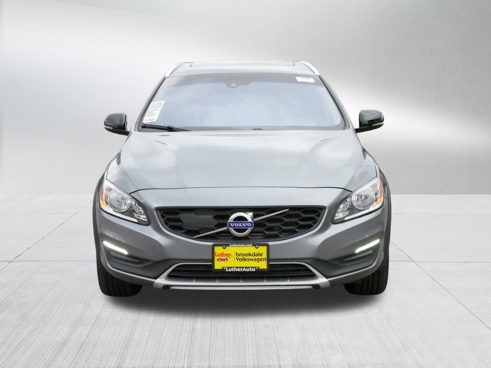 Used 2018 Volvo V60 Base with VIN YV440MWK8J2042159 for sale in Brooklyn Center, Minnesota