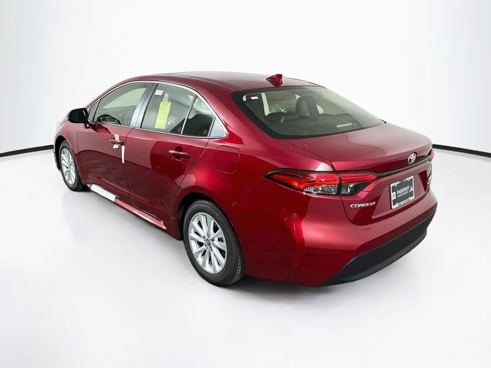 New 2026 Ruby Flare Pearl <sup>1</sup> Toyota  XLE image 4