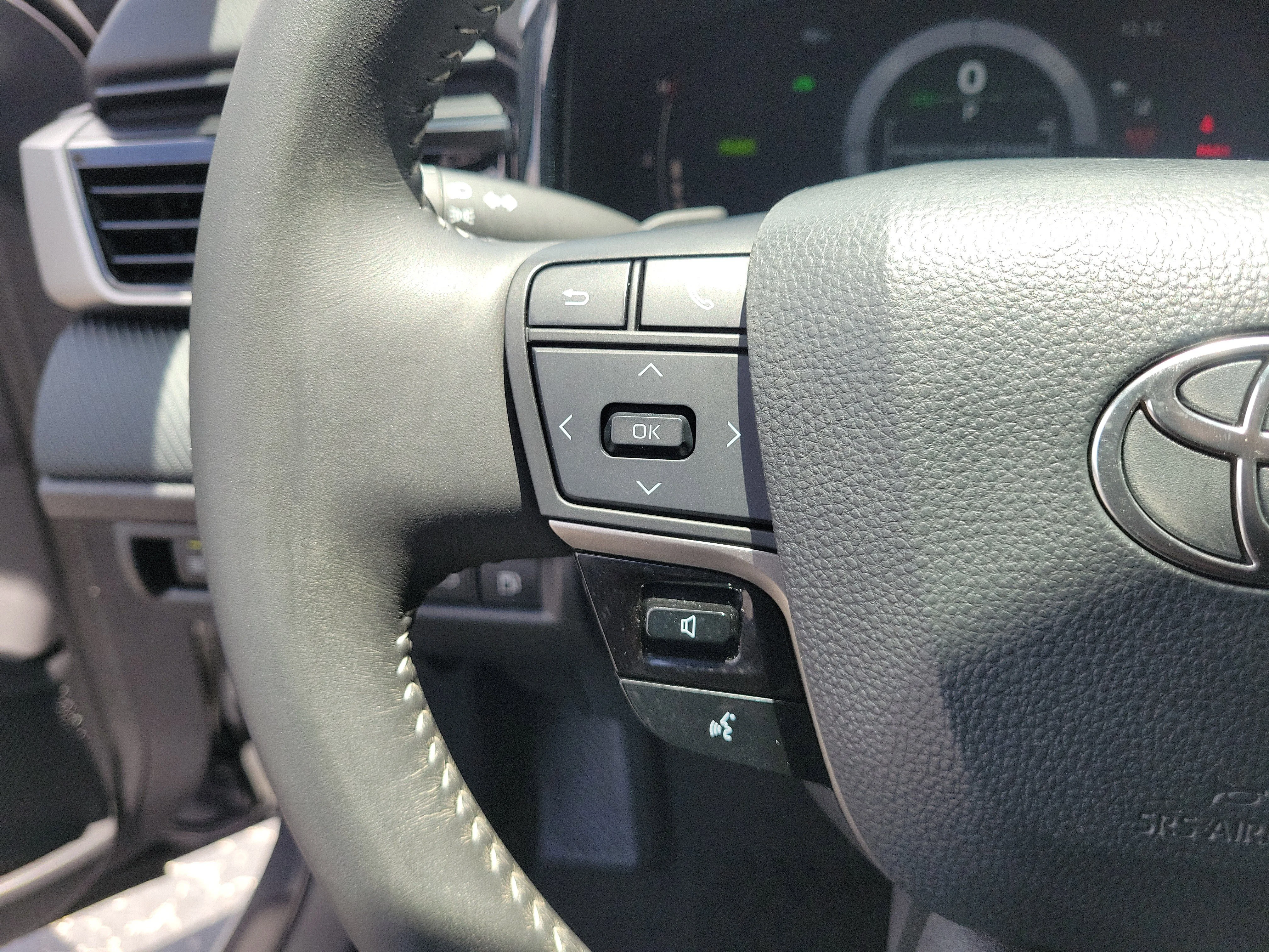 Used 2025 Underground Toyota LE image 19