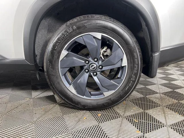 2025 Nissan Rogue SV - Photo 11