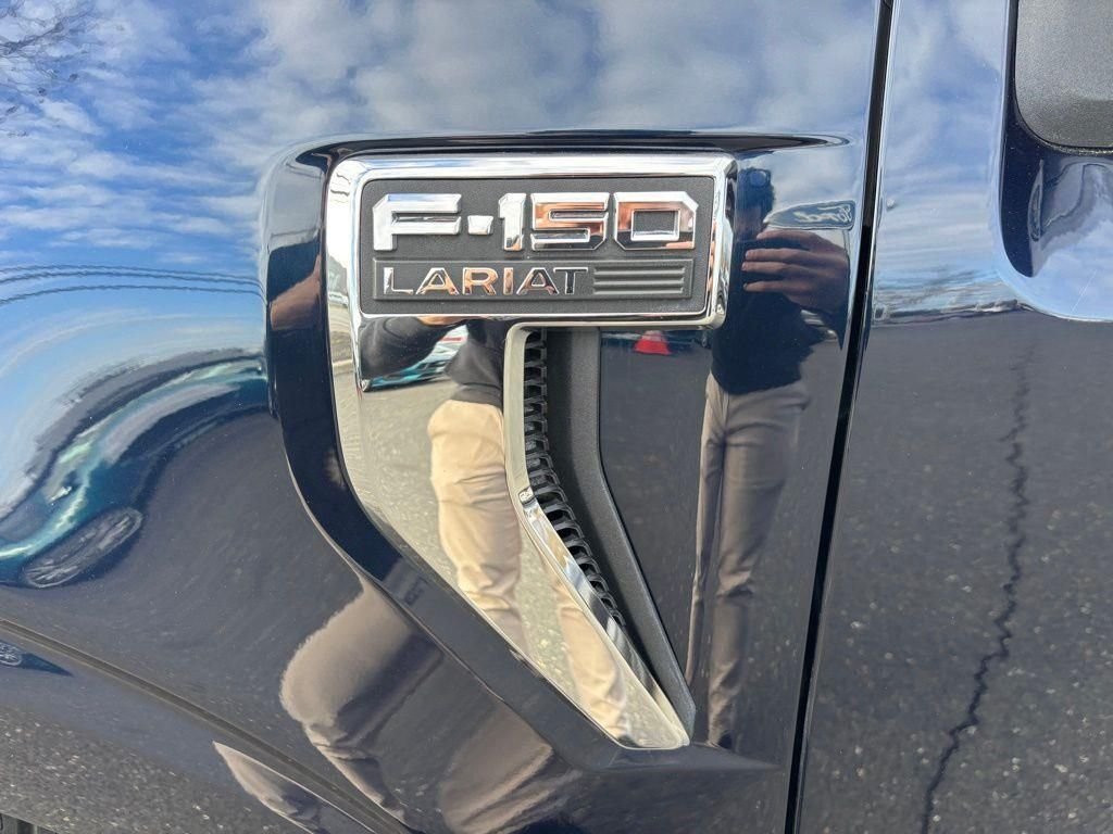 Certified Used 2022 Blue Metallic Ford Lariat image 16