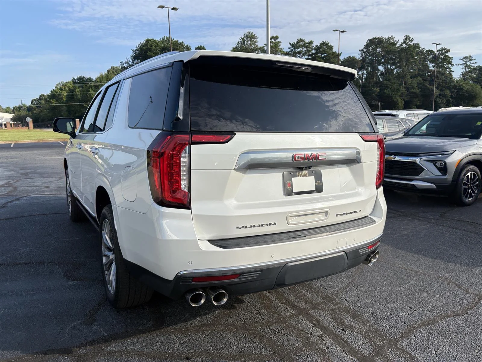 Used 2021 WHITE FROST TRICOAT GMC Denali image 7