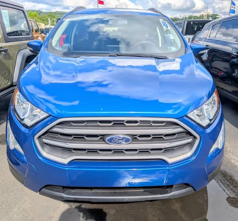 Used 2022 Lightning Blue Ford SE image 2