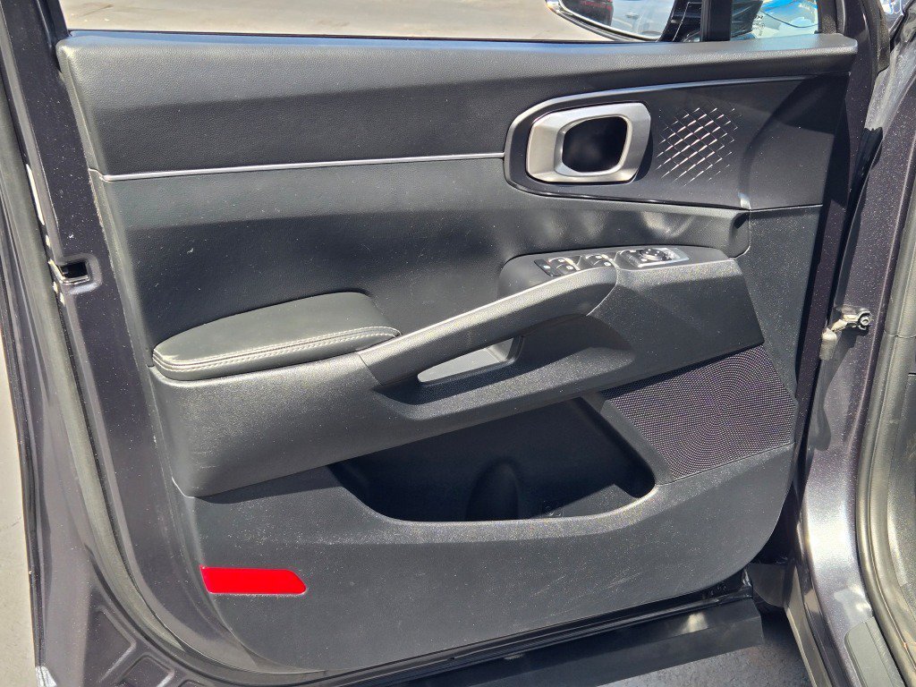 2022 Kia Sorento LX - Photo 17