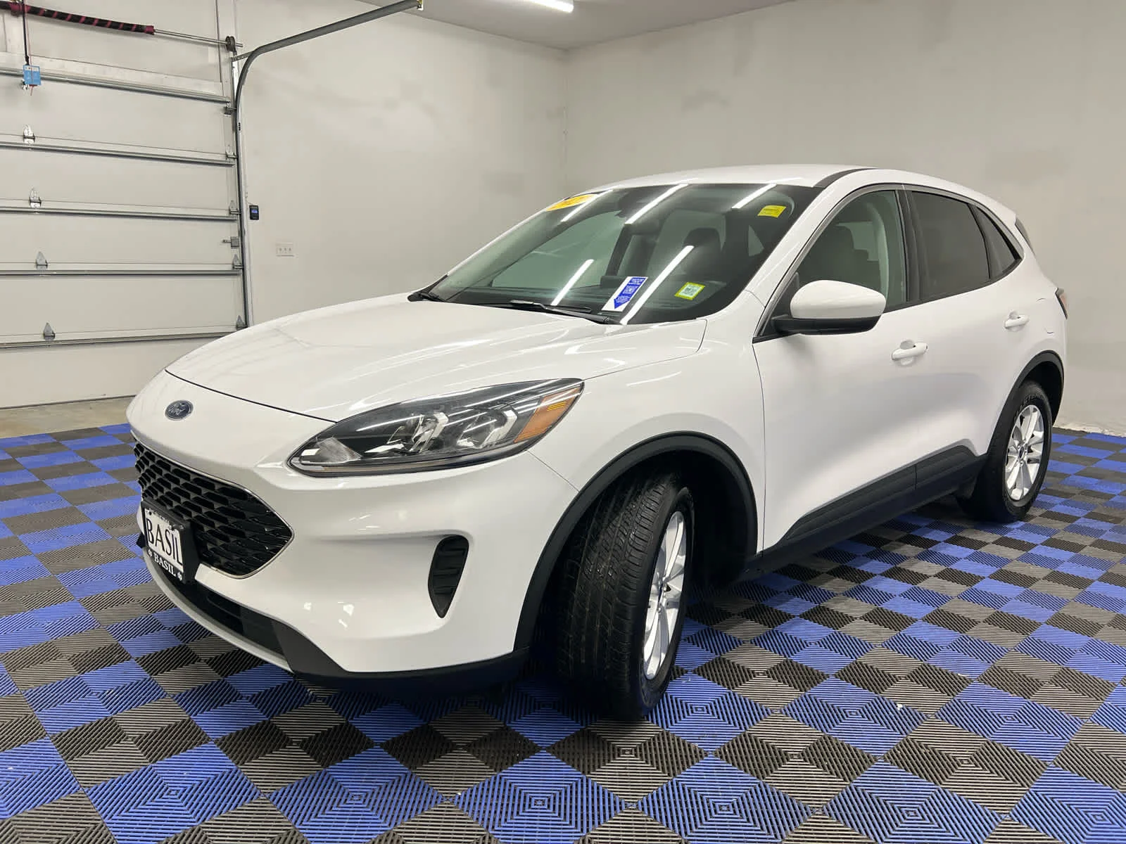 Used 2021 Oxford White Ford SE image 5