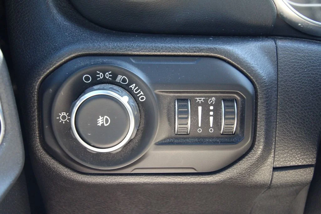 Used 2019 Black Jeep Unlimited Sahara image 24