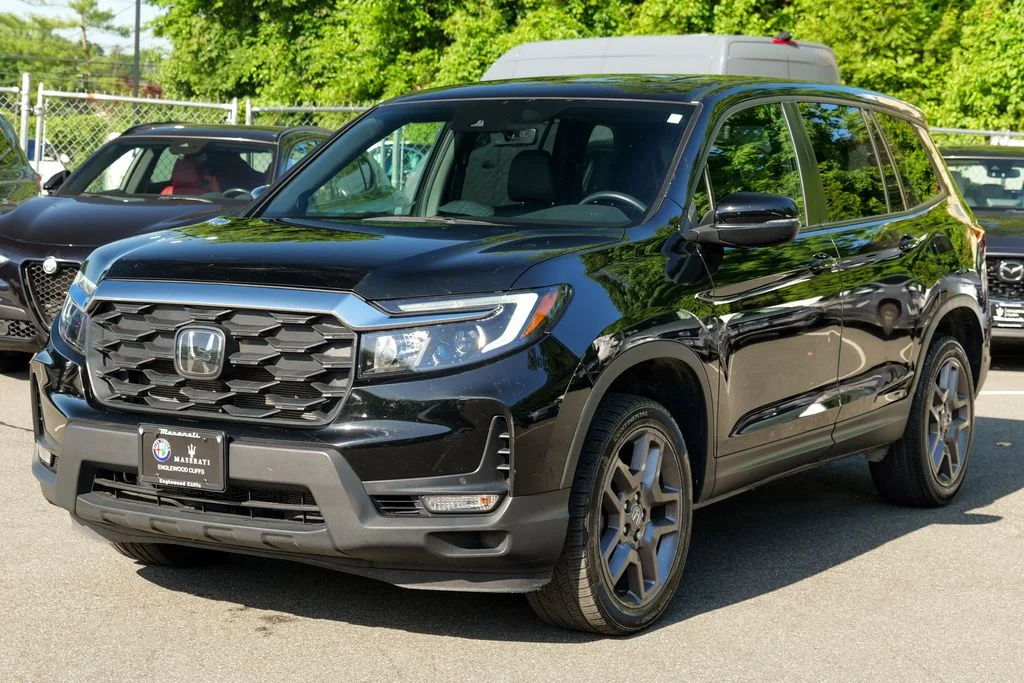 Used 2023 Black Honda EX-L image 3