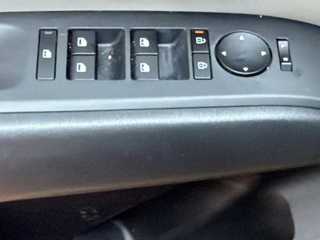 Used 2025 Creamy White Pearl Hyundai SEL Convenience image 23