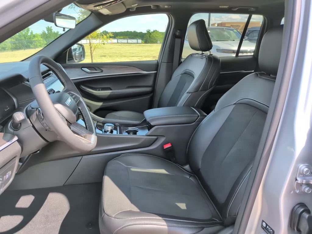 New 2026 Silver Zynith Exterior Paint Jeep Laredo image 16