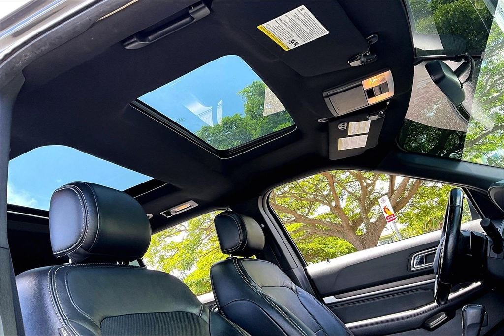 Used 2017 Gray Ford Limited image 17
