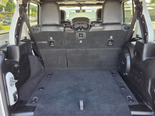 Used 2018 White Jeep Unlimited Rubicon image 11