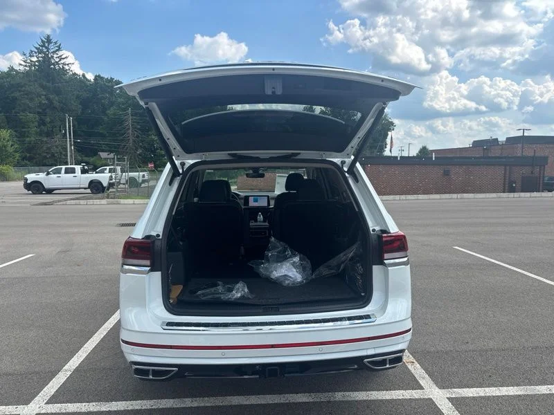 New 2026 White/off-white Volkswagen 2.0T SEL Premium R-Line image 9