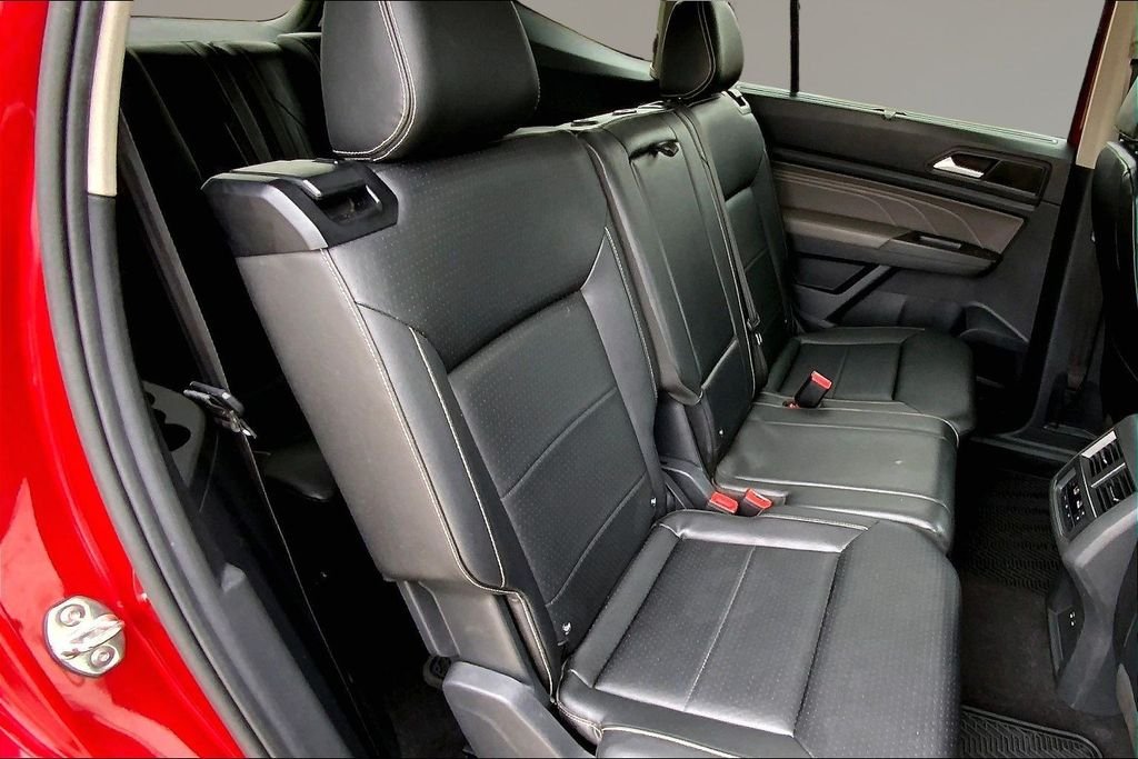 Used 2022 Red Metallic Volkswagen 3.6L V6 SE w/Technology image 26