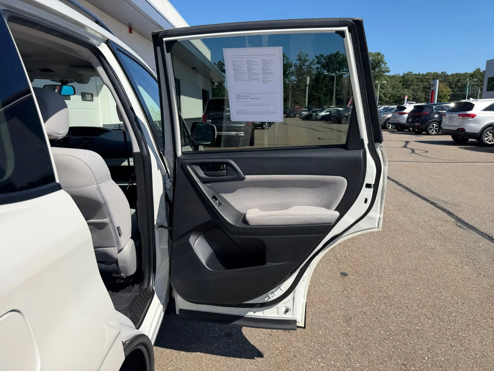 Used 2015 Satin White Pearl Subaru 2.5i Premium image 36