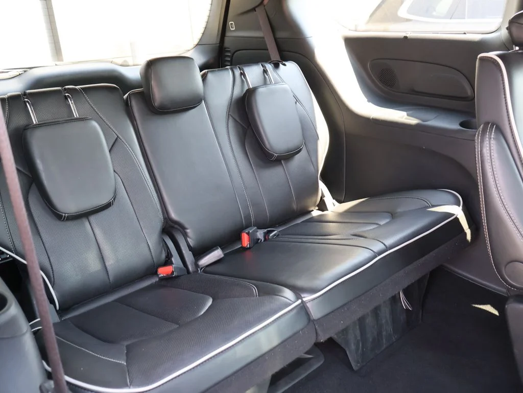 Used 2025 White Chrysler Limited image 11