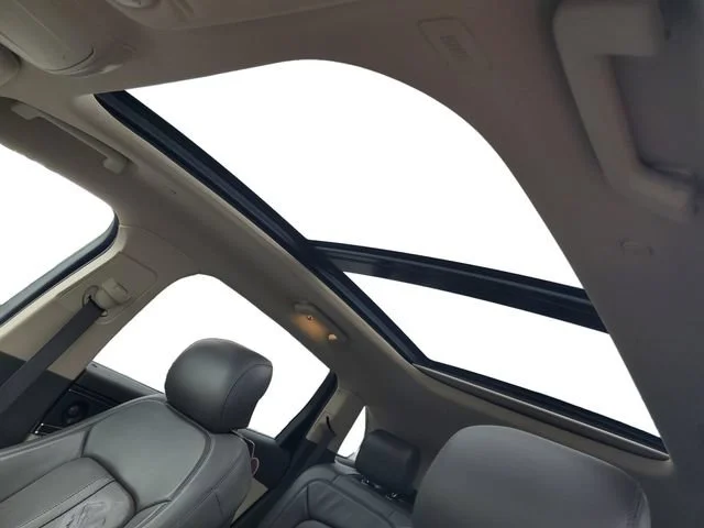 Used 2019 Iced Mocha Prem Lincoln Reserve image 10