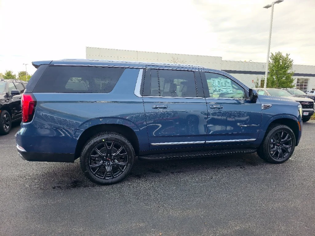 2026 GMC Yukon XL Denali - Photo 10