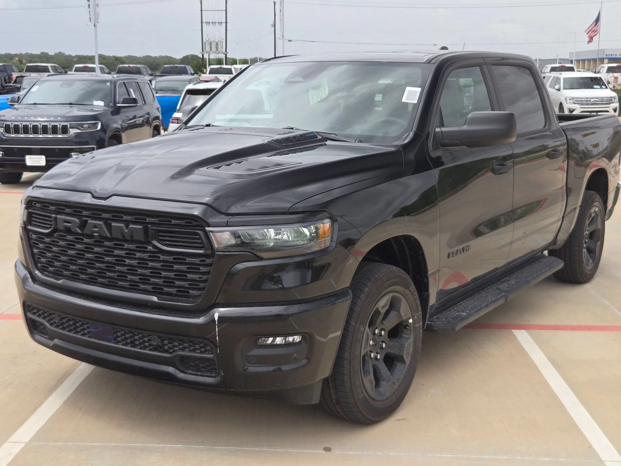 New 2026 Diamond Black Crystal Pearlcoat RAM Express image 7