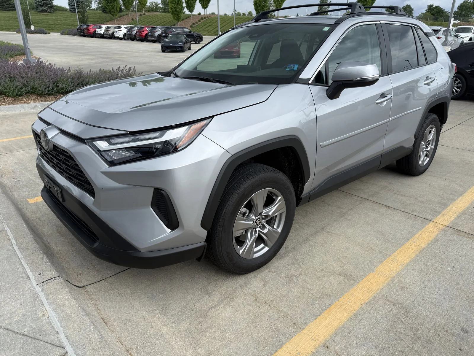 2023 Toyota RAV4 XLE AWD's photo