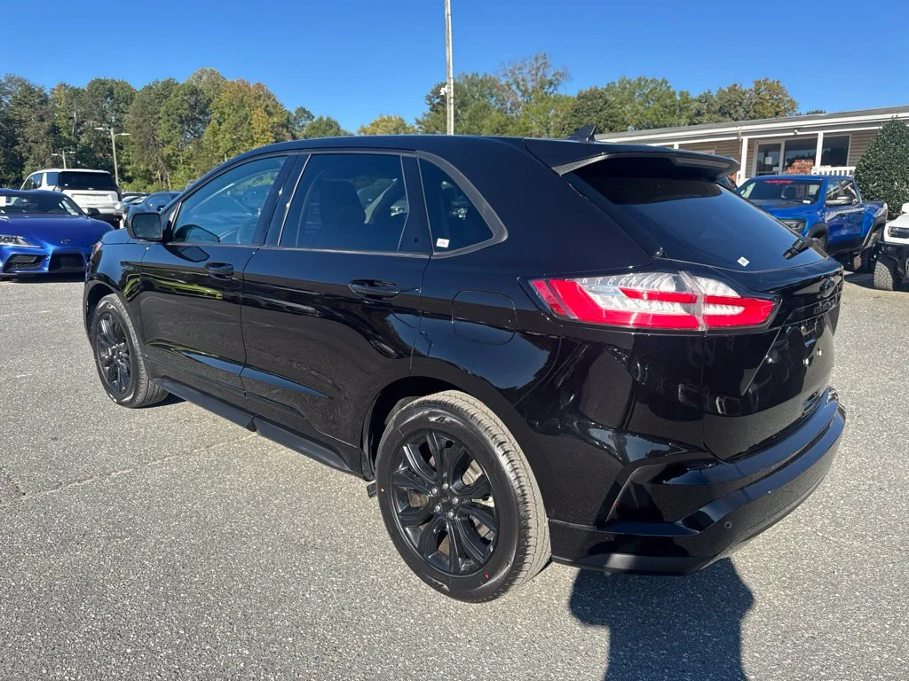 Used 2024 Black Ford SE image 3