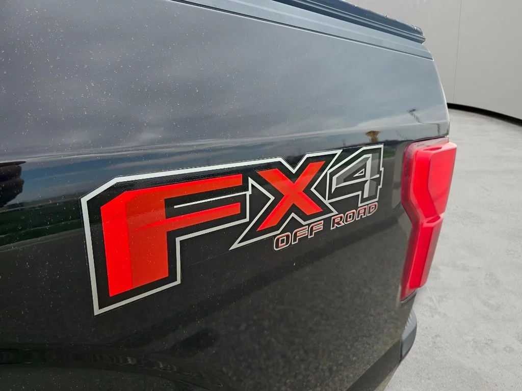 Used 2018 SHADOW BLACK Ford LARIAT image 30
