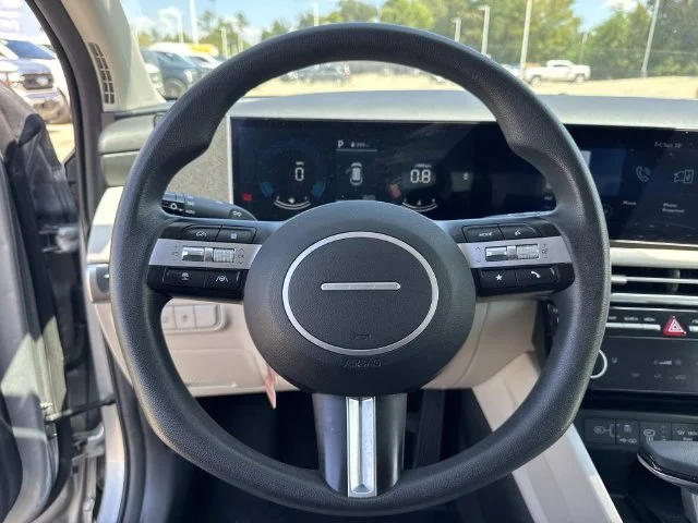 Used 2025 Silver Hyundai SEL image 44