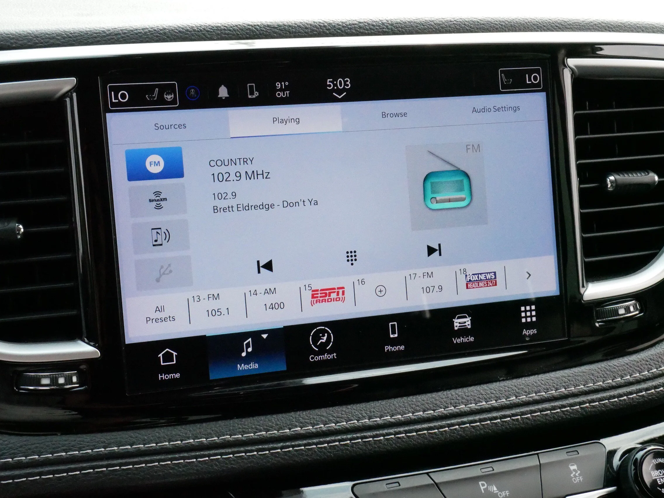 Used 2023 Brilliant Black Crystal Pearlcoat Chrysler Hybrid Touring L image 22