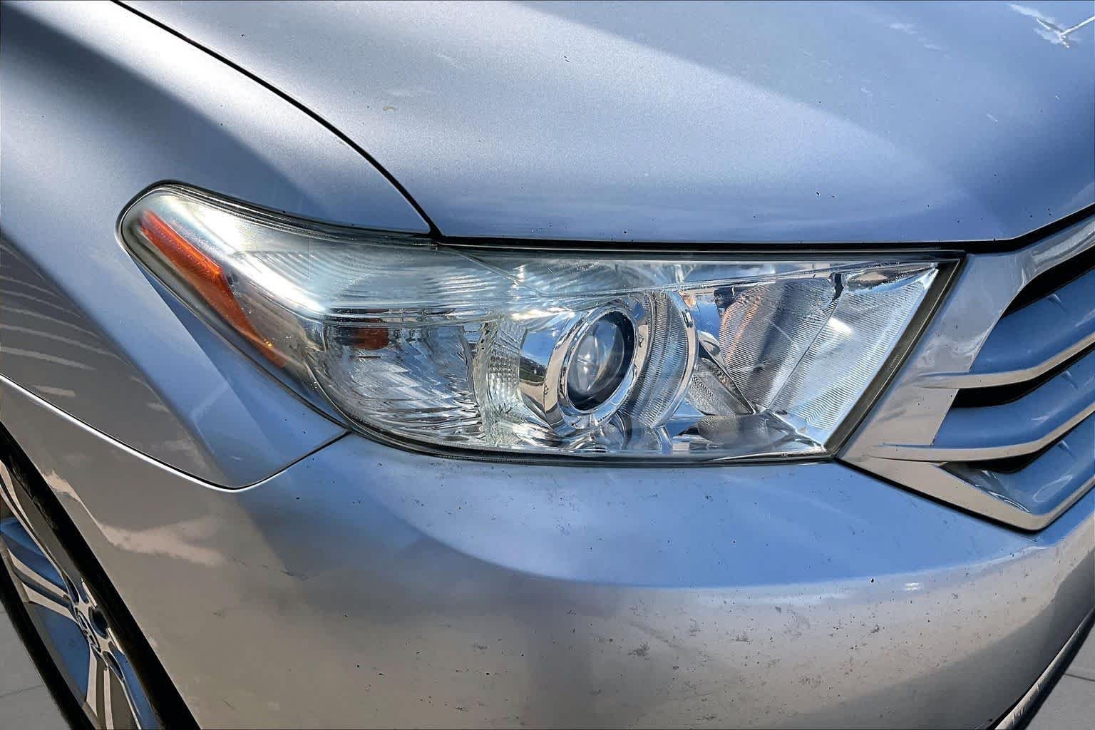 Used 2013 Classic Silver Metallic Toyota Limited image 26