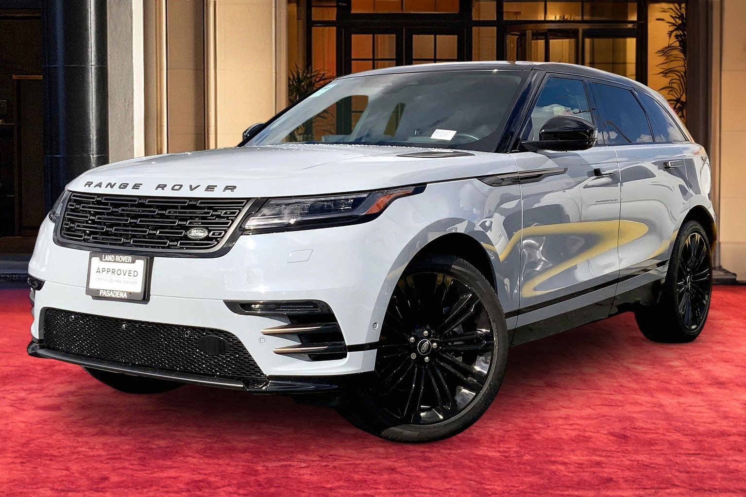 2025 Land Rover Range Rover Velar Dynamic SE