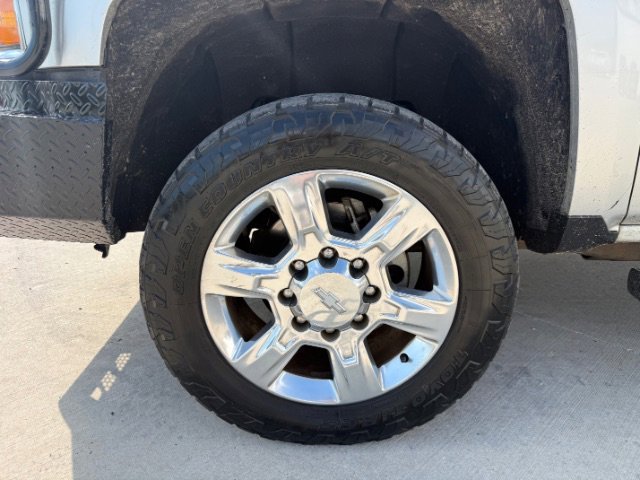 Used 2018 Silver Ice Metallic Chevrolet LTZ image 10