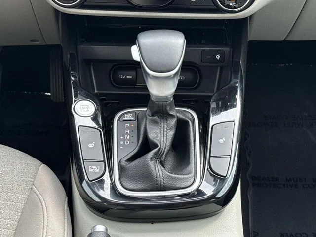 Used 2022 White Kia EX image 21