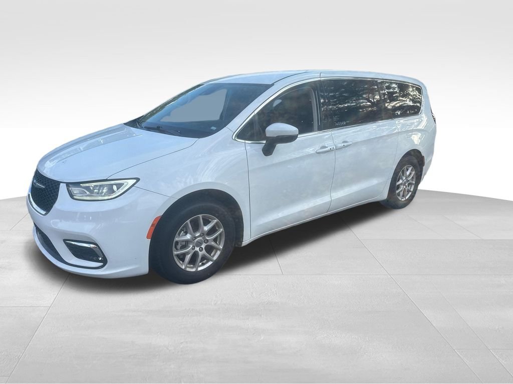 Used 2023 White Chrysler Touring L image 3