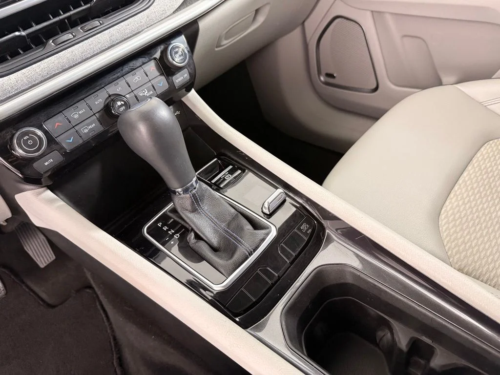 Used 2022 Black Jeep Latitude image 4